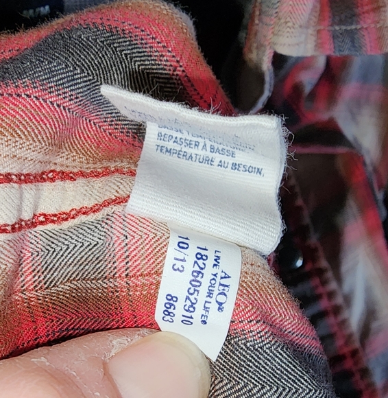 American Eagle Outfitters AE Men’s Red Vintage Fit Plaid Black Snap Button Up - Picture 4 of 9